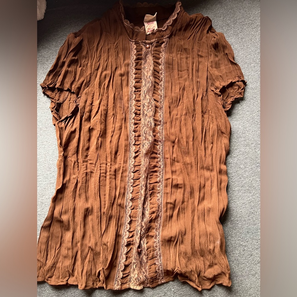 Brown Buttoned Up Lace Top!